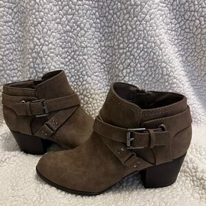 Indigo Road Sablena Brown Ankle Boots - size 6